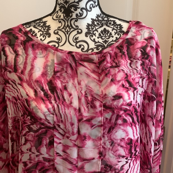 NWOT. Woman’s sheer top with cocoon style fit and elastic cuffed sleeves. - Picture 3 of 10
